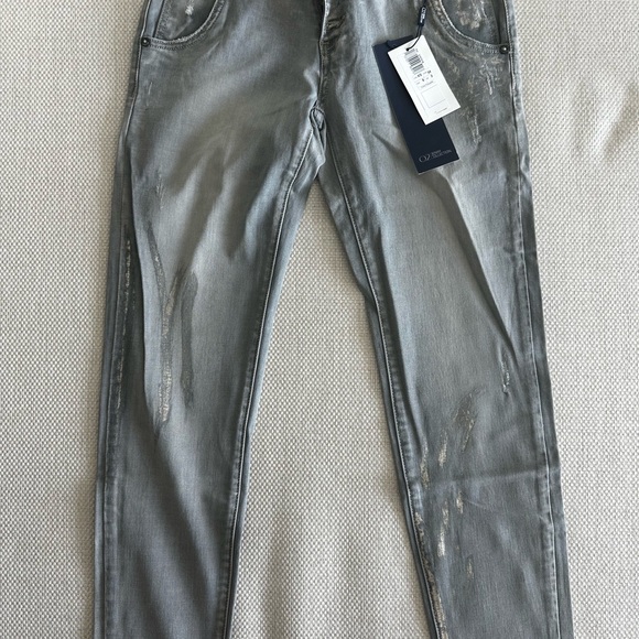 Gray Distressed Jeans - Picture 6 of 9